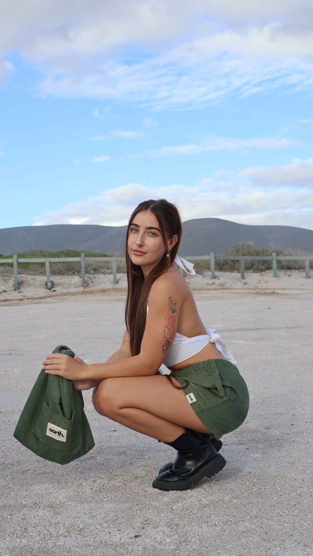 Soft women’s corduroy shorts in a mid-rise cut with side pockets and relaxed silhouette