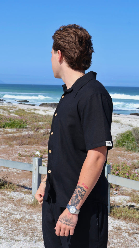 Black Men’s Linen Button-Up Shirt – Lightweight & Timeless