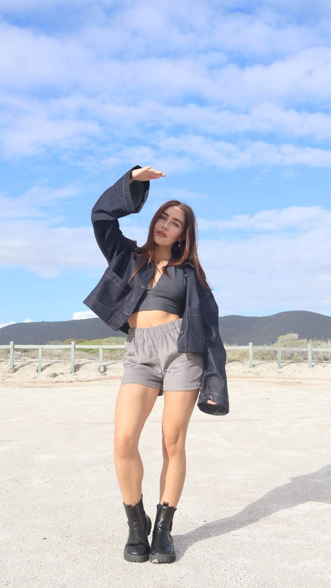 Soft women’s corduroy shorts in a mid-rise cut with side pockets and relaxed silhouette
