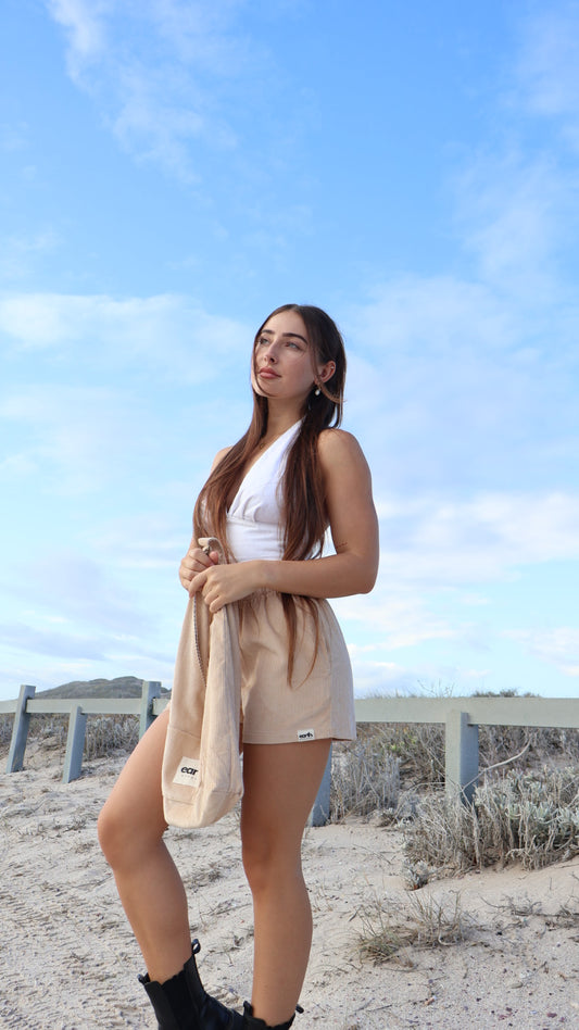 Soft women’s corduroy shorts in a mid-rise cut with side pockets and relaxed silhouette