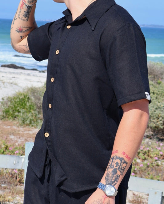 Black Men’s Linen Button-Up Shirt – Lightweight & Timeless